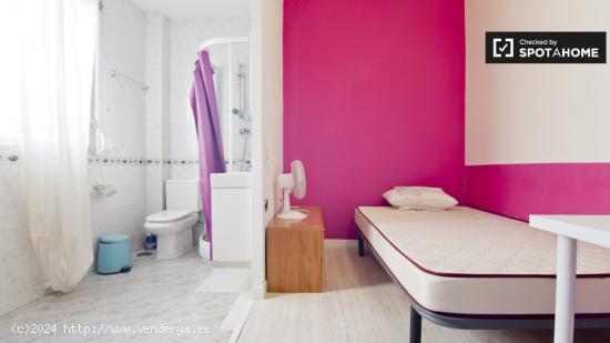 Habitación grande con llave independiente en el apartamento compartido, Puerta del Ángel - MADRID