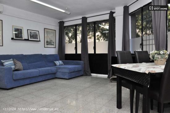 Amplio apartamento estudio en alquiler en L Eixample Dreta - BARCELONA