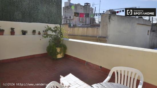 Espacioso piso de 2 habitaciones con enorme terraza en alquiler en el Barri Gòtic - BARCELONA