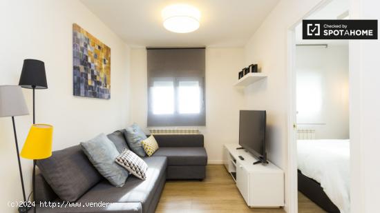 Llenas de sol apartamento de 2 dormitorios con patio en alquiler en Lavapiés - MADRID