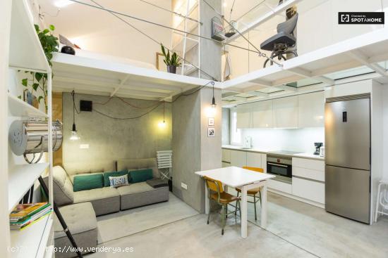  Lujoso estudio dúplex con aire acondicionado en alquiler en la zona de Malasaña - MADRID 