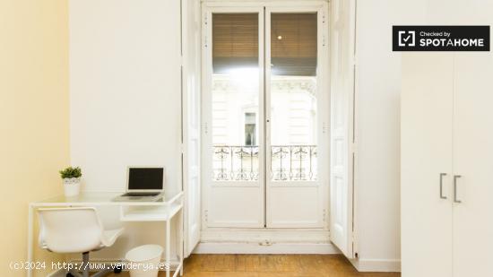 Habitación decorada con llave independiente en un apartamento de 9 habitaciones, La Latina - MADRID