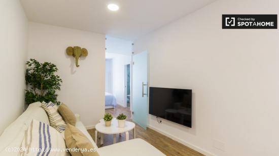 Elegante apartamento de 1 dormitorio con aire acondicionado y balcón para alquilar en Madrid Centro