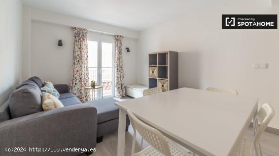 Cómoda habitación con cómoda en un apartamento de 4 dormitorios, Camins al Grau - VALENCIA