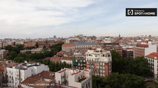 Estudio con vistas panorámicas en alquiler en Plaza España - MADRID