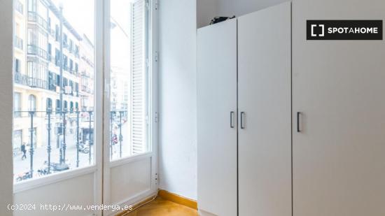 Habitación luminosa con llave independiente en apartamento de 7 dormitorios, Lavapiés - MADRID