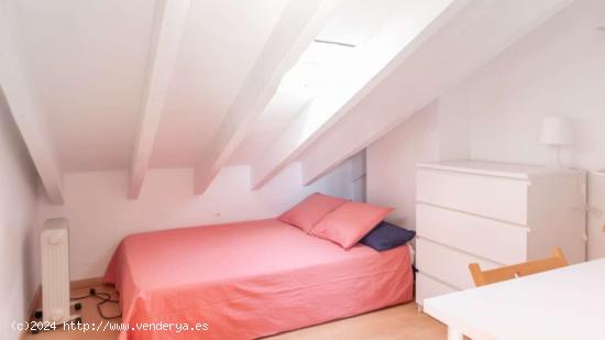 Habitación equipada con calefacción en un apartamento de 4 dormitorios, Sol - MADRID