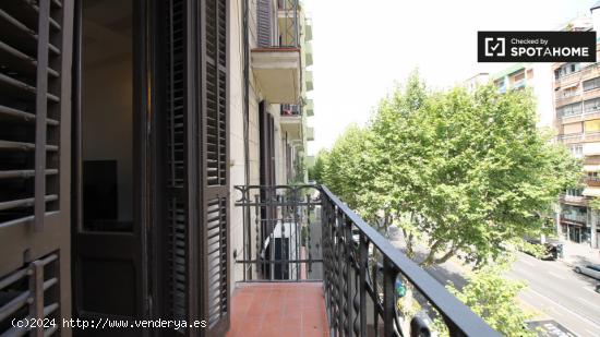 Apartamento de 2 dormitorios reformado con aire acondicionado y balcón en alquiler en Poble-sec - B