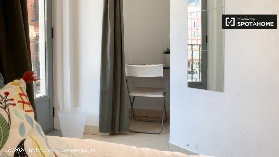 Acogedora habitación con calefacción en piso compartido, Puerta del Sol - MADRID