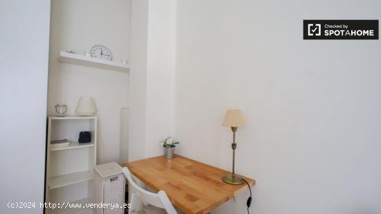 Habitación luminosa con armario independiente en apartamento de 5 dormitorios, Extramurs - VALENCIA