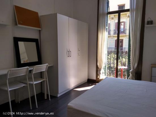  Se alquila habitación en gran apartamento de 6 dormitorios en el hermoso Eixample Dreita - BARCELON 