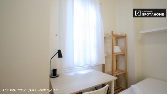 Habitación interior con llave independiente en apartamento de 5 dormitorios, Extramurs - VALENCIA