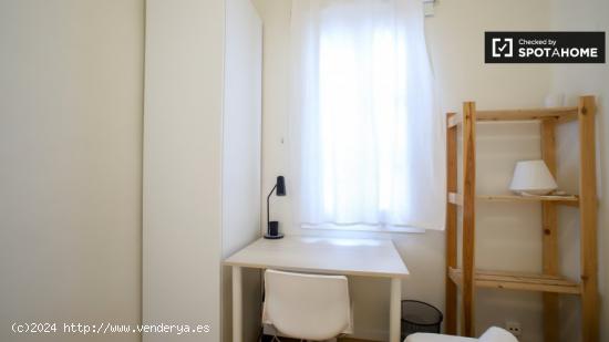 Habitación interior con llave independiente en apartamento de 5 dormitorios, Extramurs - VALENCIA