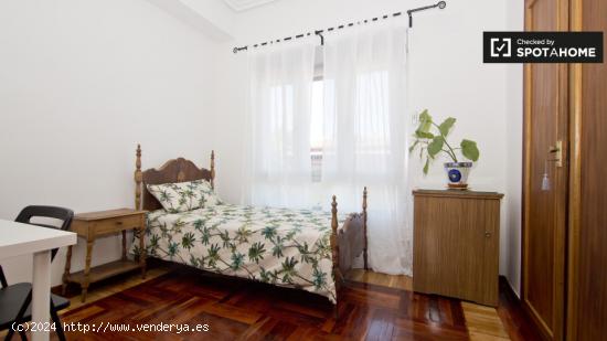 Gran habitación con calefacción en el apartamento de 4 dormitorios, Carabanchel - MADRID