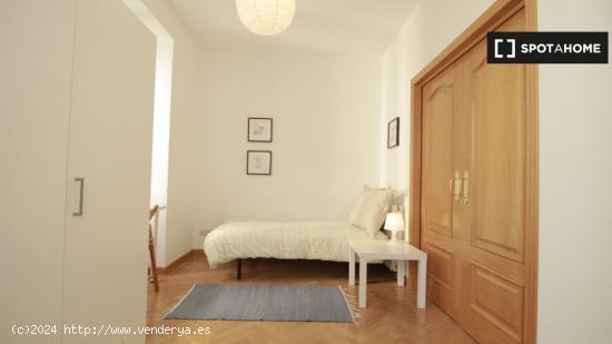 Alojamiento con calefacción en apartamento de 7 dormitorios, Lavapiés - MADRID