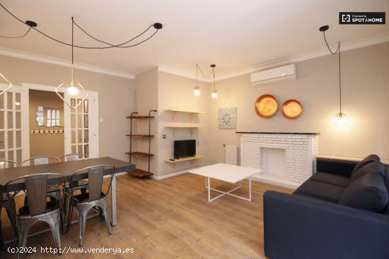 Apartamento de 3 dormitorios con terraza en alquiler en Poble-sec - BARCELONA