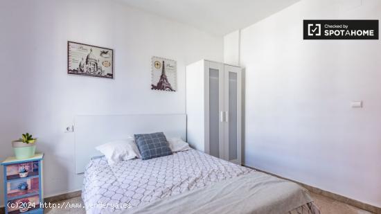 Habitación luminosa en apartamento de 6 dormitorios en El Pla del Real - VALENCIA