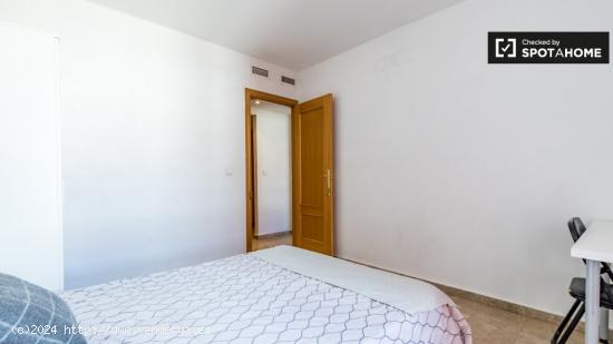 Habitación luminosa en apartamento de 6 dormitorios en El Pla del Real - VALENCIA