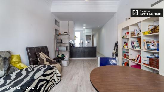 Cómoda habitación con escritorio en un apartamento de 3 dormitorios, Ciutat Vella - VALENCIA