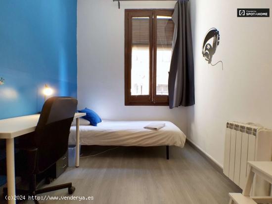 Habitación amueblada con calefacción en un apartamento de 10 dormitorios, Barri Gòtic - BARCELONA