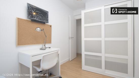 Luminosa habitación con calefacción en apartamento de 4 dormitorios, Carabanchel - MADRID