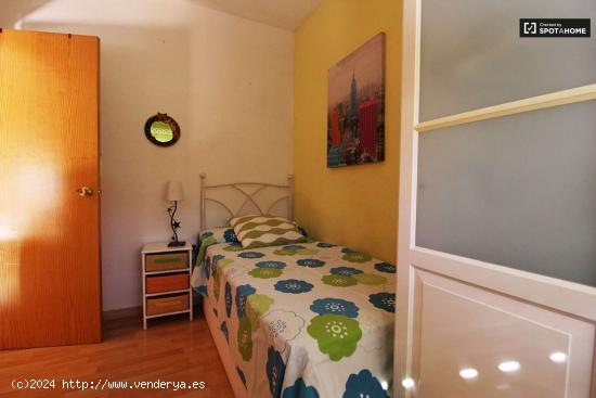  Vivienda con estantería en apartamento de 3 dormitorios, Imperial - MADRID 