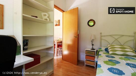 Vivienda con estantería en apartamento de 3 dormitorios, Imperial - MADRID