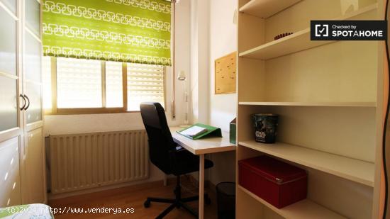 Vivienda con estantería en apartamento de 3 dormitorios, Imperial - MADRID