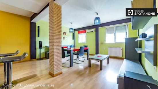 Impresionante apartamento de 2 dormitorios en alquiler en Benicalap - VALENCIA