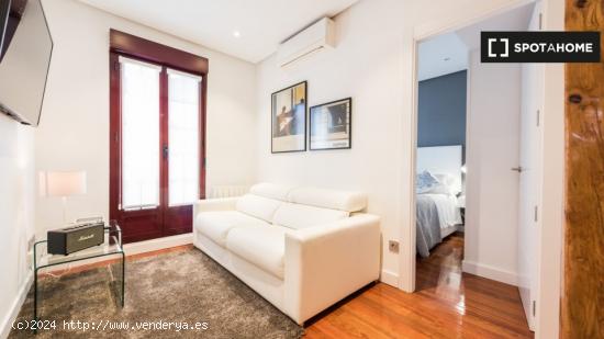 Moderno apartamento de 1 dormitorio con aire acondicionado y balcón en alquiler en Malasaña - MADR