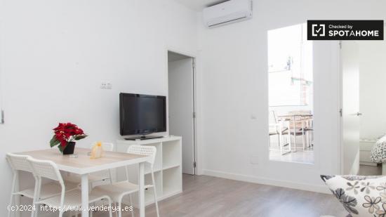 Moderno apartamento de 2 dormitorios con terraza en alquiler en el centro de Lavapiés, cerca del me