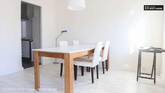 Amplio apartamento de 3 dormitorios en alquiler en L'Eixample - VALENCIA