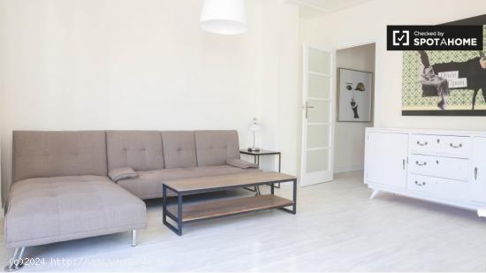 Amplio apartamento de 3 dormitorios en alquiler en L'Eixample - VALENCIA