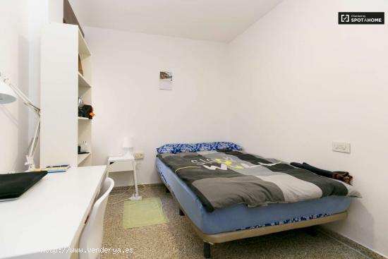 Habitación soleada con cama doble en alquiler en Centro - GRANADA