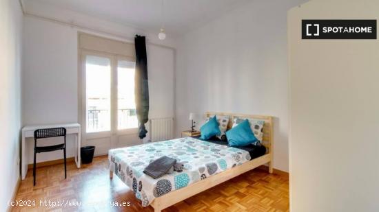 Se alquila habitación en apartamento de 10 dormitorios en L'Esquerra de l'Eixample - BARCELONA