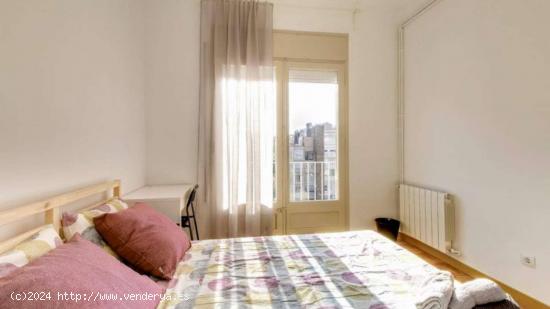  Se alquila habitación en apartamento de 10 dormitorios en L'Esquerra de l'Eixample - BARCELONA 