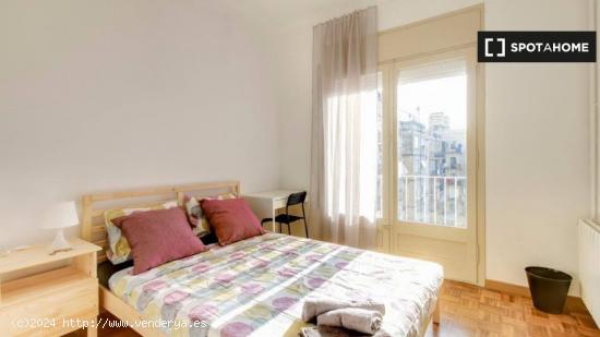 Se alquila habitación en apartamento de 10 dormitorios en L'Esquerra de l'Eixample - BARCELONA