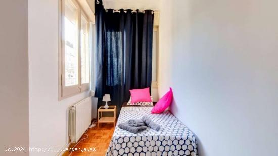  Se alquila habitación en apartamento de 10 dormitorios en L'Esquerra de l'Eixample - BARCELONA 