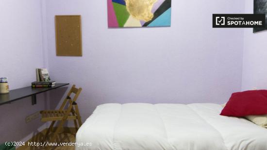 Habitación con cama individual en alquiler en apartamento de 3 dormitorios en La Latina - MADRID