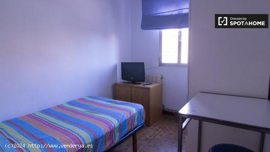 Habitación compacta en apartamento de 3 dormitorios en Puente de Vallecas - MADRID