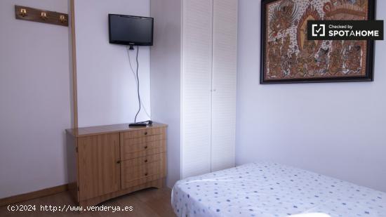 Cómoda habitación en apartamento de 3 dormitorios en Puente de Vallecas - MADRID