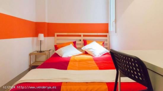 Acogedora habitación con cama doble en alquiler en Eixample - BARCELONA