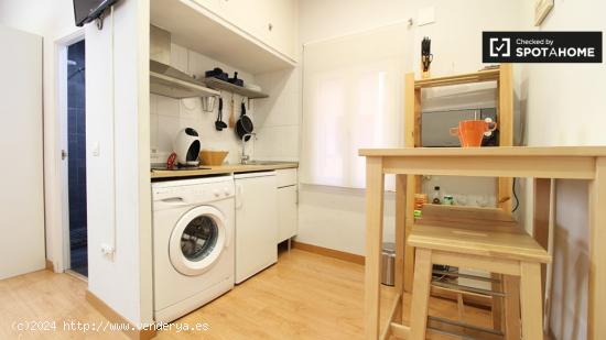 Elegante apartamento estudio con aire acondicionado en alquiler en Huertas, Madrid City Center - MAD