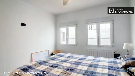 Amplia habitación con cama doble en alquiler en Puerta del Ángel - MADRID