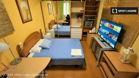 Acogedora habitación en apartamento de 5 dormitorios en Salamanca, Madrid - MADRID