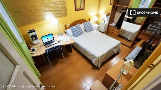 Acogedora habitación en apartamento de 5 dormitorios en Salamanca, Madrid - MADRID