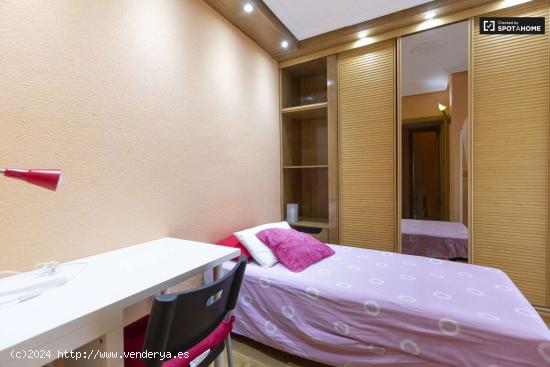 Amplia habitación con baño y balcón en alquiler en Villaviciosa de Odón - MADRID