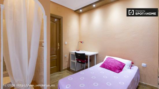 Amplia habitación con baño y balcón en alquiler en Villaviciosa de Odón - MADRID