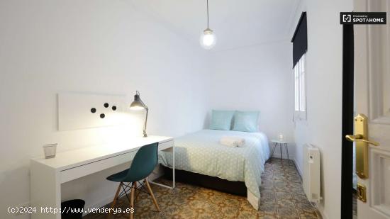  Acogedora habitación en alquiler en un apartamento de 3 dormitorios en Barri Gòtic - BARCELONA 