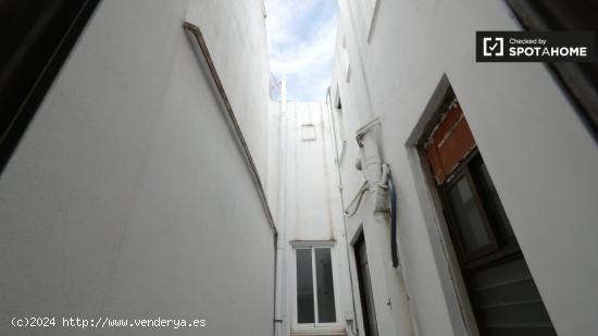 Acogedora habitación en alquiler en un apartamento de 3 dormitorios en Barri Gòtic - BARCELONA